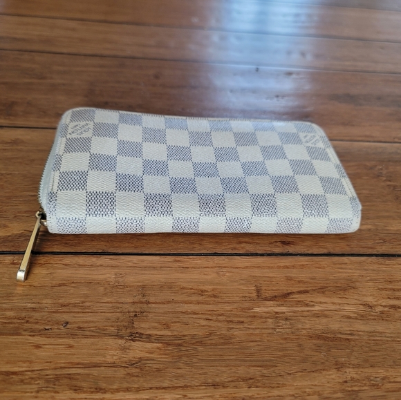 Louis Vuitton Damier Azur Zippy Wallet - Picture 13 of 15